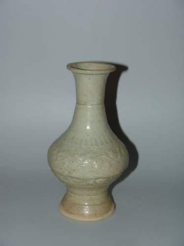 null SONG (960 - 1279 ap. J.C.)
Vase de forme « Hu », à pied circulaire et à la lèvre...