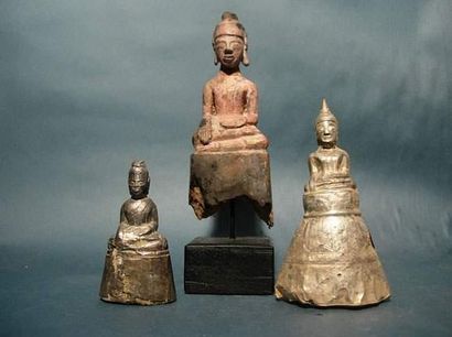 null SIAM - BIRMANIE - LAOS
Lot comprenant un Bouddha en bois, et deux Bouddhas en...