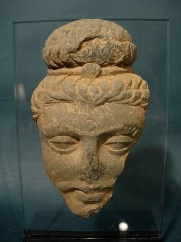 null ART GRECO-BOUDDHIQUE DU GANDHARA (Ier - Vème siècle ap. J.C.)
Visage de Bouddha.
En...