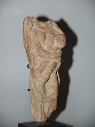 null ART GRECO-BOUDDHIQUE DU GANDHARA (Ier - Vème siècle ap. J.C.)
Torse de femme...