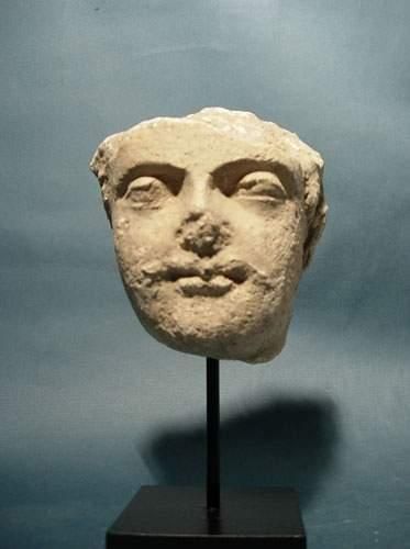 null ART GRECO-BOUDDHIQUE DU GANDHARA (Ier - Vème siècle ap. J.C.)
Tête fragmentaire...