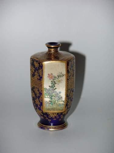 JAPON
Vase « satsuma » à décor floral en...