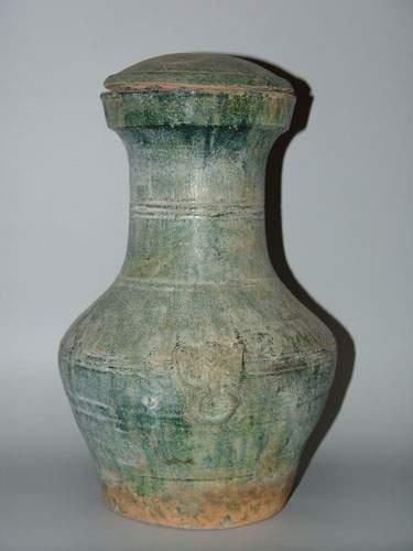 null HAN (206 av. J.C. - 220 ap. J.C.)
*Vase « Hu » avec couvercle, à décor de deux...