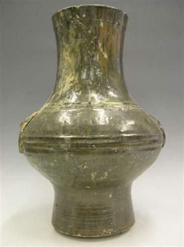 null HAN (206 av. J.C. - 220 ap. J.C.)
Vase « Hu » en terre cuite à glaçure vert...