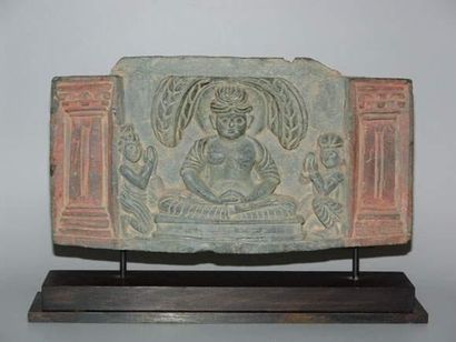 null ART GRECO-BOUDDHIQUE DU GANDHARA
Bas-relief figurant Bouddha en méditation sur...
