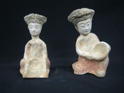 SUI (589 - 618 ap. J.C.)
Deux dames de cour...