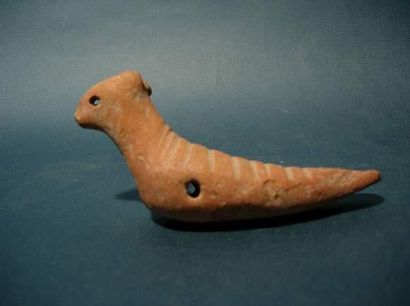 null CHARSADDA (300 av. J.C.)
Jouet en forme d'oiseau, en terre cuite.
L : 11 cm