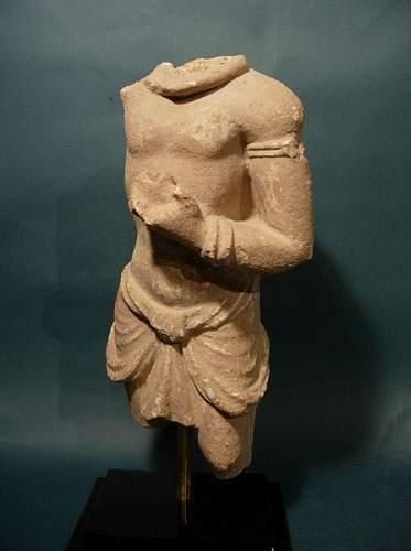 null ART GRECO-BOUDDHIQUE DU GANDHARA (Ier - Vème siècle ap. J.C.)
Torse de donateur...