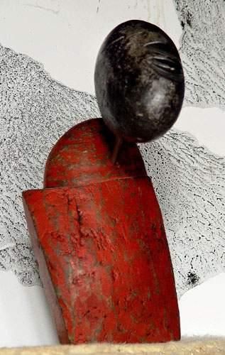 null TANGUY FLOT
Tête en avant

Sculpture en granit patiné de couleur rouge et pierre...