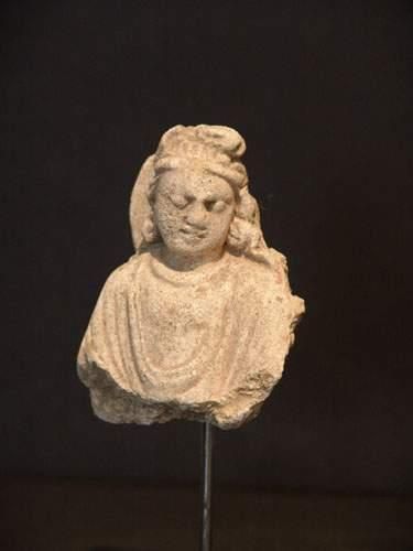 null ART GRECO-BOUDDHIQUE DU GANDHARA (Ier - Vème siècle ap. J.C.)
Torse de Bouddha.
En...