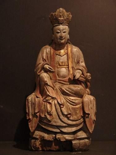 null *T'SING (XVIIIe siècle)
Kwanin assise sur un trône, portant une couronne ornée...