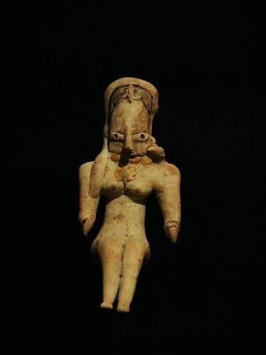 null MEHRGARH (3000 - 2600 av. J.C.)
Idole féminine représentée assise, les bras...