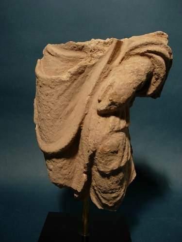 null ART GRECO-BOUDDHIQUE DU GANDHARA (Ier - Vème siècle ap. J.C.)
Fragment en stuc.
H :...