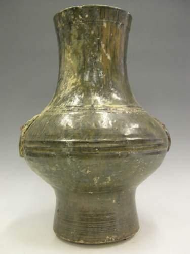 null HAN (206 av. J.C.- 220 ap. J.C.)
Vase « Hu » au col évasé et à décor de lignes...