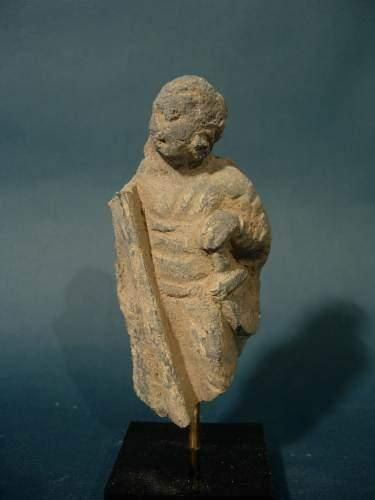 null ART GRECO-BOUDDHIQUE DU GANDHARA (Ier - Vème siècle ap. J.C.)
Guerrier en stuc...