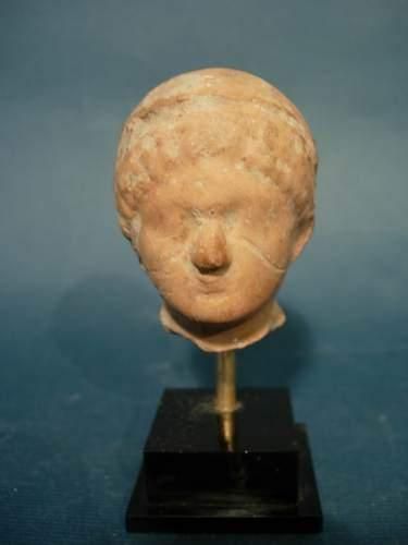 null ART GRECO-BOUDDHIQUE DU GANDHARA (Ier - Vème siècle ap. J.C.)
Tête de déesse...