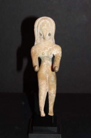 null MEHRGARH (3000 - 2600 av. J.C.)
Idole féminine, les bras en avant, sa longue...