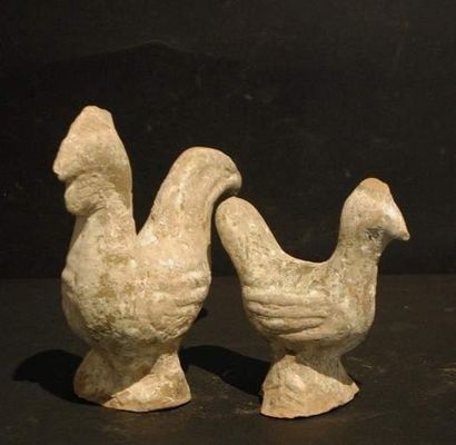 null HAN (206 av. J.C. - 220 ap. J.C.)
Coq et poule debout, en terre cuite grise...