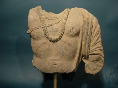 null ART GRECO-BOUDDHIQUE DU GANDHARA (Ier - Vème siècle ap. J.C.)
Buste acéphale...