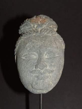 null ART GRECO-BOUDDHIQUE DU GANDHARA (Ier - Vème siècle ap. J.C.)
Masque de Bodhisattva...