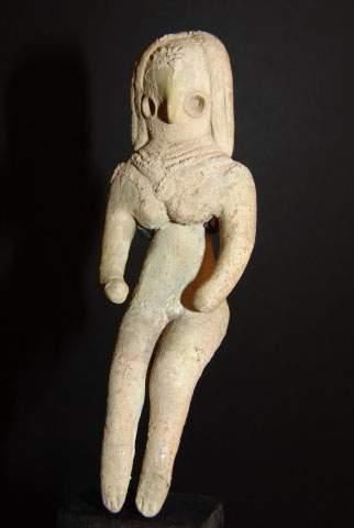 null MEHRGARH (3000 - 2600 av. J.C.)
Idole féminine, les bras en avant.
En terre...