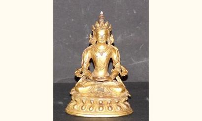 null TIBET
Bouddha assis en position de lotus sur un socle, les mains en position...