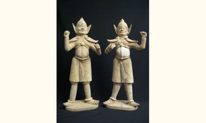 null TANG (618 - 907 ap. J.C.)
Paire de guerriers debout, et les bras levés. Ils...