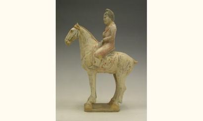 null TANG (618 - 907 ap. J.C.)
Guerrier sur son cheval, en terre cuite ocre à engobe...