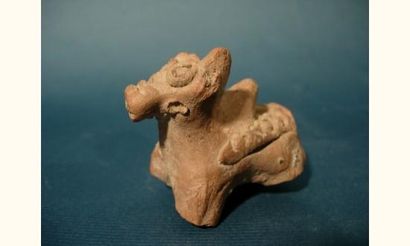 null CHARSADDA (300 av. J.C.)
Taureau fragmentaire.
En terre cuite.
L : 6 cm