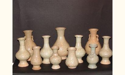 null SONG (960 - 1279 ap. J.C.)
Ensemble de onze vases, dont deux paires de vases...