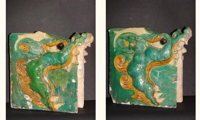 null MING (1368 - 1643 ap. J.C.)
Deux briques en forme de tête de dragon, la gueule...