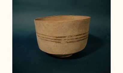 null MEHRGARH (3000 - 2600 av. J.C.)
Bol en terre cuite.
D : 13,5 cm