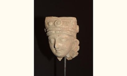 null ART GRECO-BOUDDHIQUE DU GANDHARA (Ier - Vème siècle ap. J.C.)
Tête de femme...