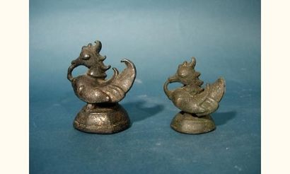 null BIRMANIE - LAOS
Deux poids à opium en forme de dindons, en bronze. Birmanie,...