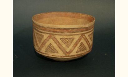 null MEHRGARH (3000 - 2600 av. J.C.)
Bol en terre cuite. 
D : 11 cm