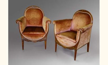 null Paul FOLLOT (attribué à)
Paire de fauteuils en bois naturel sculpté à motif...
