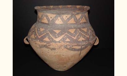 null NEOLITHIQUE (IIIe millénaire av. J.C.)
Vase à deux anses en terre cuite à décor...