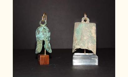 null HAN (206 av. J.C.-220 ap. J.C.)
Deux clochettes en bronze à patine de fouille.
H...