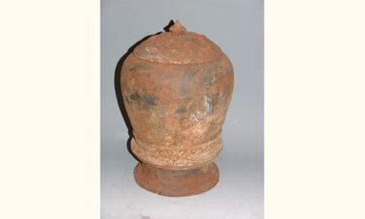 null DYNASTIES du SUD et du NORD (386-589 ap. J. C.)
Vase à décor de personnages...