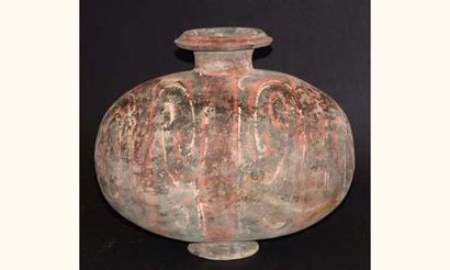 null HAN (206 av. J.C.-220 ap. J.C.)

Vase cocon sur piédouche de forme ovoïde, en...
