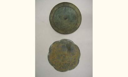 null SONG (960 - 1279 ap. J.C.)
Deux miroirs en bronze de patine verte.
D : 14 c...
