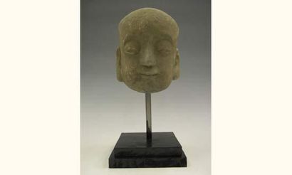 null YUAN (1279 - 1368 ap. J.C.)
Tête de Lo Han en pierre sculpte.
H : 19 cm