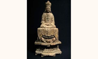null YUAN (1279 - 1368 ap. J.C.)
Bodhisattva assis en lotus, méditant les yeux mi-clos,...