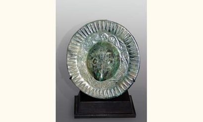 null HAN (206 av. J.C.-220 ap. J.C.)
Fibule en bronze à décor d'une tête d'animal...