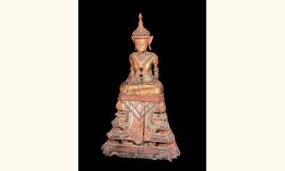 null CAMBODGE
Bouddha en position de prise de terre à témoin, orné de mosaïque de...
