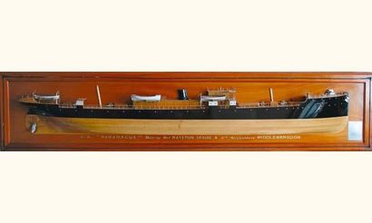 null Exceptionnelle demi-coque de chantier représentant le yacht « Paranagua » (1890).
Construit...