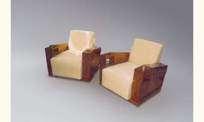 null Important et beau salon composé de deux fauteuils et un canapé trois places...