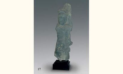 null ART GRECO-BOUDDHIQUE DU GANDHARA
Adorante debout en schiste.
H : 44 cm
