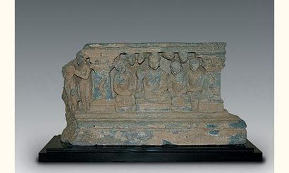  ART GRECO-BOUDDHIQUE DU GANDHARA (Ier - Vème ap. J.C.) Bas-relief en schiste représentant...