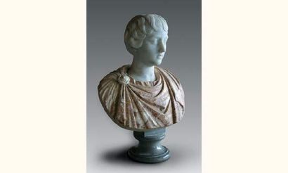 null Buste d'Impératrice Roumaine dans le goût de l'Antique, XIXe siècle.
En marbre...